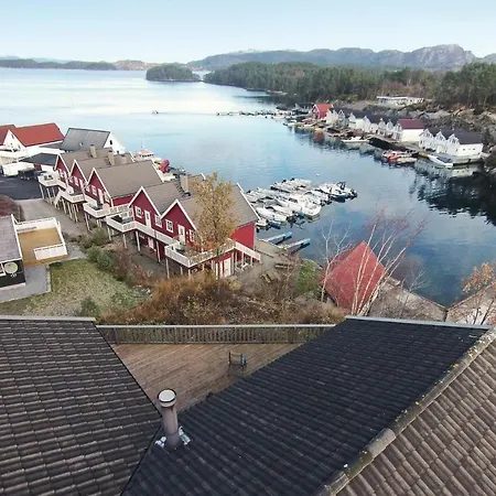Four Bedroom Holiday In Auklandshamn * Vestvik