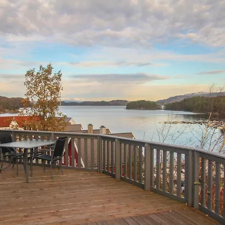 Four Bedroom Holiday In Auklandshamn Vestvik